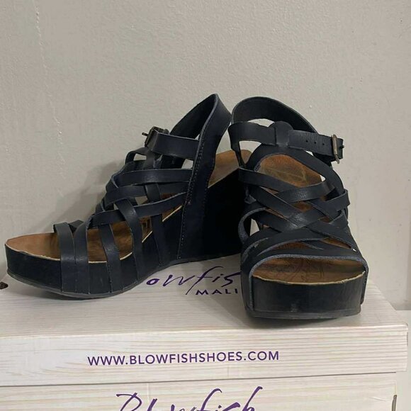 SIZE 7- BLOWFISH MALIBU BLACK STRAP WEDGES - Picture 3 of 6